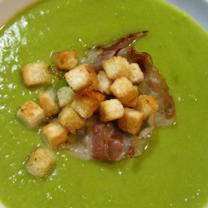 Crema di porri e piselli con bruciatini e crostini 001 x blog