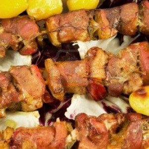 Spiedini di carne al forno con patate