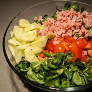 Insalata mista , mozzarella, pomodorini, prosciutto cotto