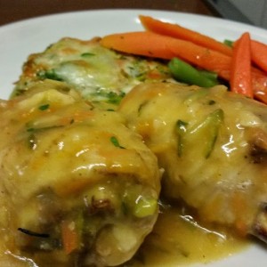 Involtini di Tacchino ai Carciofi  Serviti con Tortino di Verdure Gratinato 2
