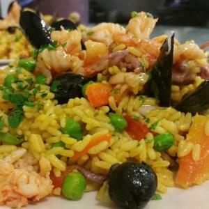 Riso Pilaff in Insalata Con Frutti di Mare , Zafferano e Peperoni