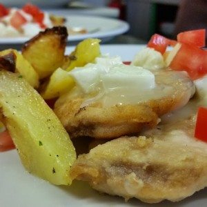 Scaloppe di Pollo alla Caprese  e patate al forno