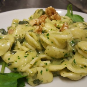 orecchiette-fresche-al-pesto-di-spinacino-novello-e-noci