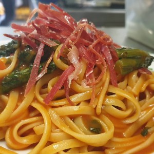 linguine-catalogna-e-crudo-di-parma